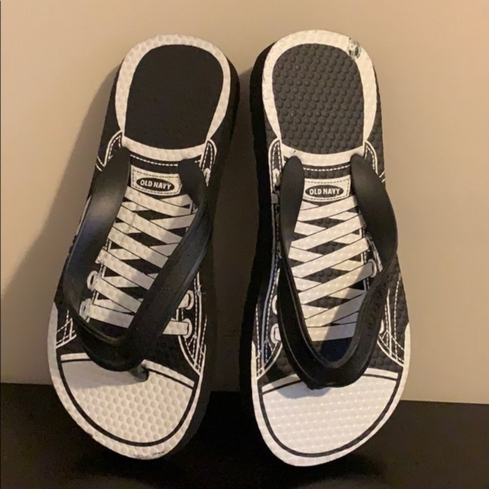 Old Navy flip flops that look like sneakers